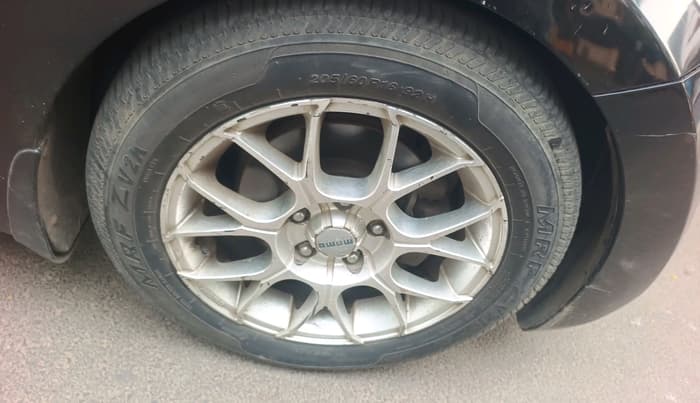 2013 Hyundai New Elantra 1.6 SX AT DIESEL, Diesel, Automatic, 1,15,755 km, tyre