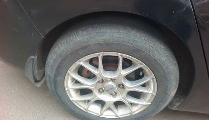 2013 Hyundai New Elantra 1.6 SX AT DIESEL, Diesel, Automatic, 1,15,755 km, tyre