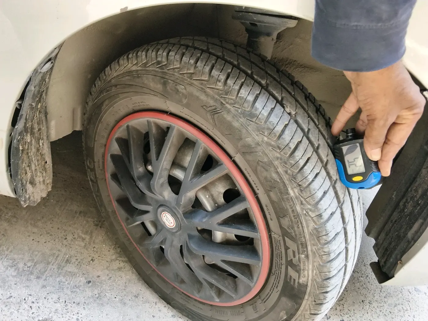 2018 Maruti Wagon R 1.0 LXI CNG, CNG, Manual, 80,501 km, tyre