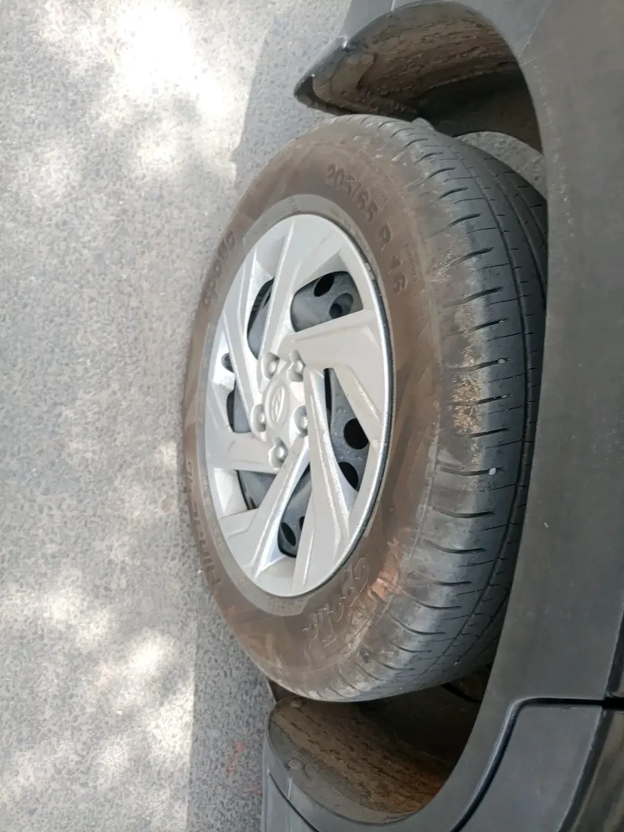 2025 Hyundai Creta E 1.5 DIESEL, Diesel, Manual, 34,042 km, tyre