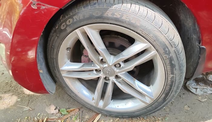 2013 Hyundai New Elantra 1.8 SX AT VTVT, Petrol, Automatic, 1,00,776 km, tyre