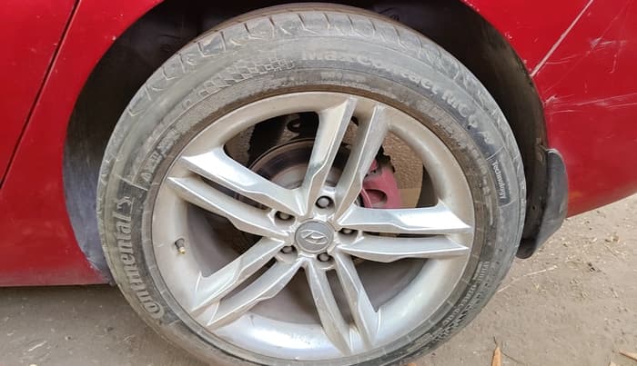 2013 Hyundai New Elantra 1.8 SX AT VTVT, Petrol, Automatic, 1,00,776 km, tyre