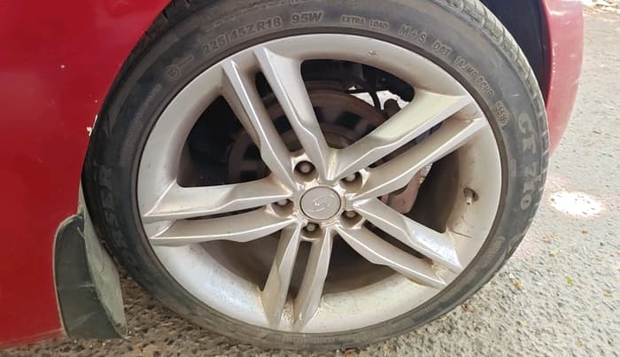 2013 Hyundai New Elantra 1.8 SX AT VTVT, Petrol, Automatic, 1,00,776 km, tyre