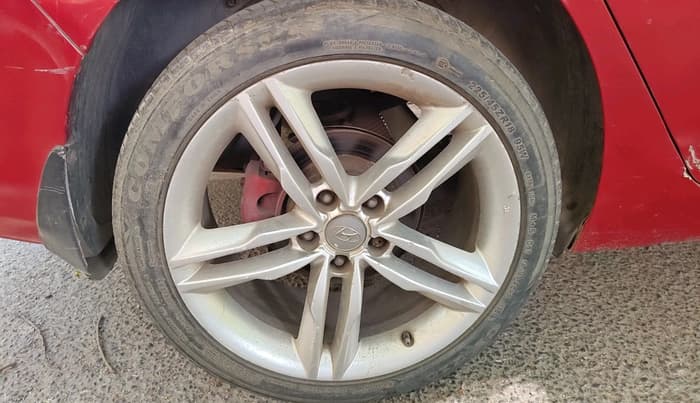 2013 Hyundai New Elantra 1.8 SX AT VTVT, Petrol, Automatic, 1,00,776 km, tyre
