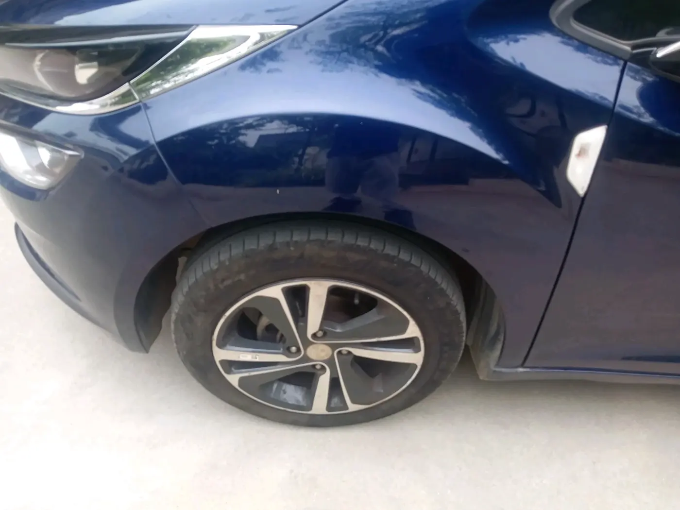 2023 Tata ALTROZ XZ PETROL, Petrol, Manual, 21,485 km, tyre