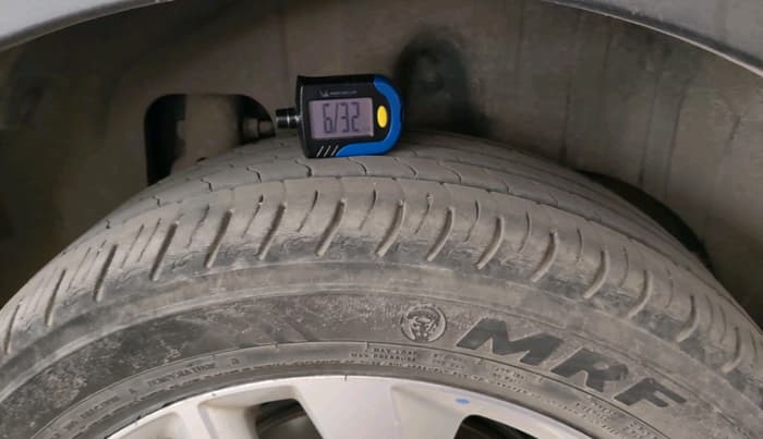 2019 Mahindra XUV300 W8 1.5 DIESEL, Diesel, Manual, 1,16,442 km, tyre