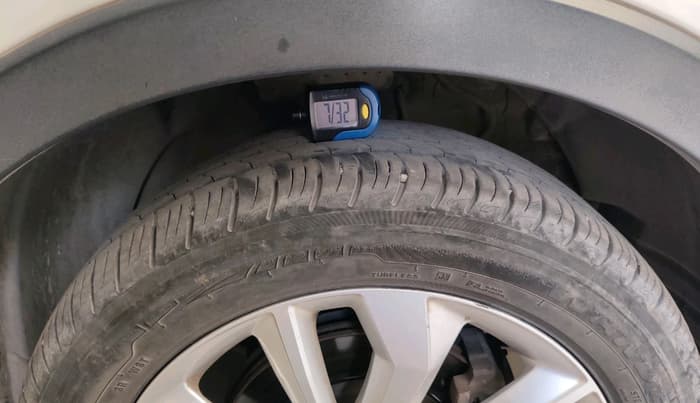 2019 Mahindra XUV300 W8 1.5 DIESEL, Diesel, Manual, 1,16,442 km, tyre