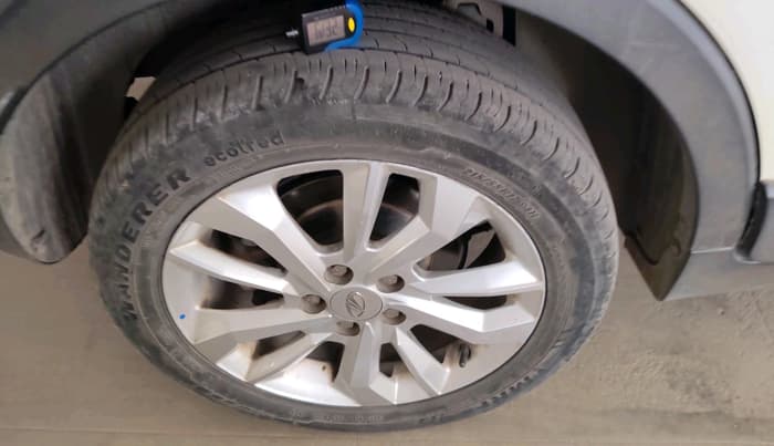 2019 Mahindra XUV300 W8 1.5 DIESEL, Diesel, Manual, 1,16,442 km, tyre