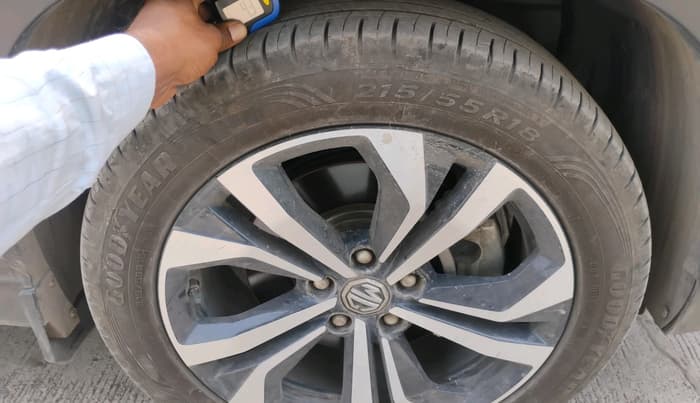 2023 MG HECTOR PLUS SHARP PRO 1.5 PETROL TURBO CVT 7 STR, Petrol, Automatic, 23,590 km, tyre