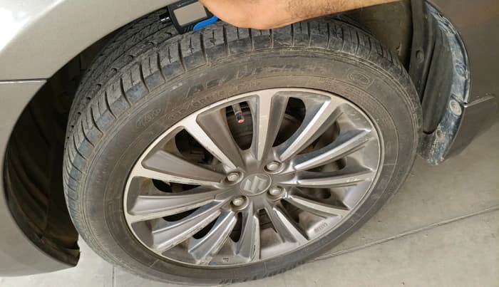 2020 Maruti Ciaz ALPHA  AT 1.5 SHVS PETROL, Petrol, Automatic, 32,333 km, tyre