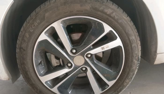 2023 Tata ALTROZ XZA, Petrol, Automatic, 10,210 km, tyre