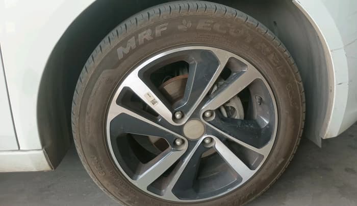 2023 Tata ALTROZ XZA, Petrol, Automatic, 10,210 km, tyre