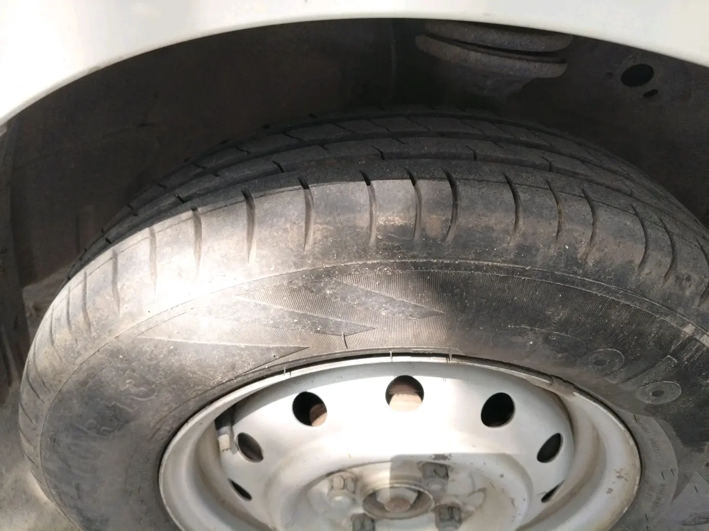 2011 Maruti Wagon R 1.0 LXI CNG, CNG, Manual, 1,18,000 km, tyre