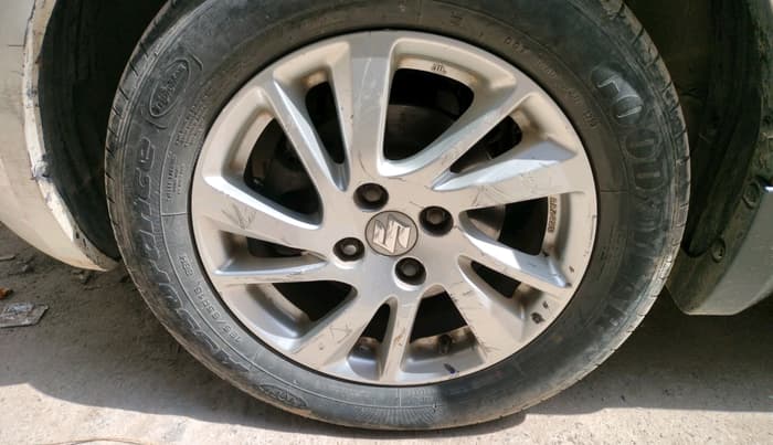 2012 Maruti Swift ZXI, Petrol, Manual, 73,588 km, tyre