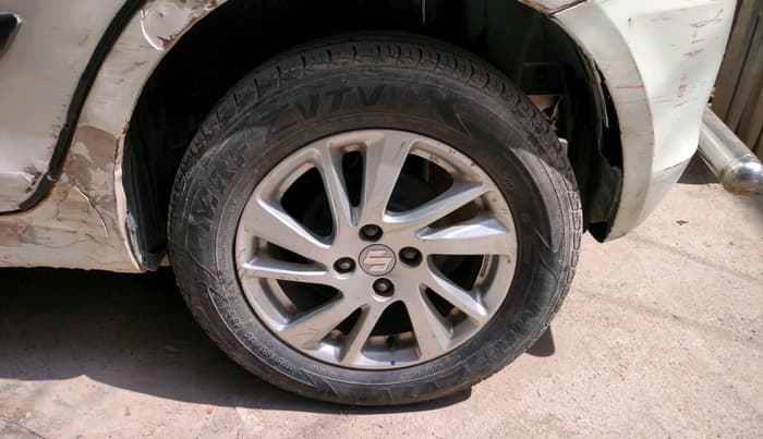 2012 Maruti Swift ZXI, Petrol, Manual, 73,588 km, tyre