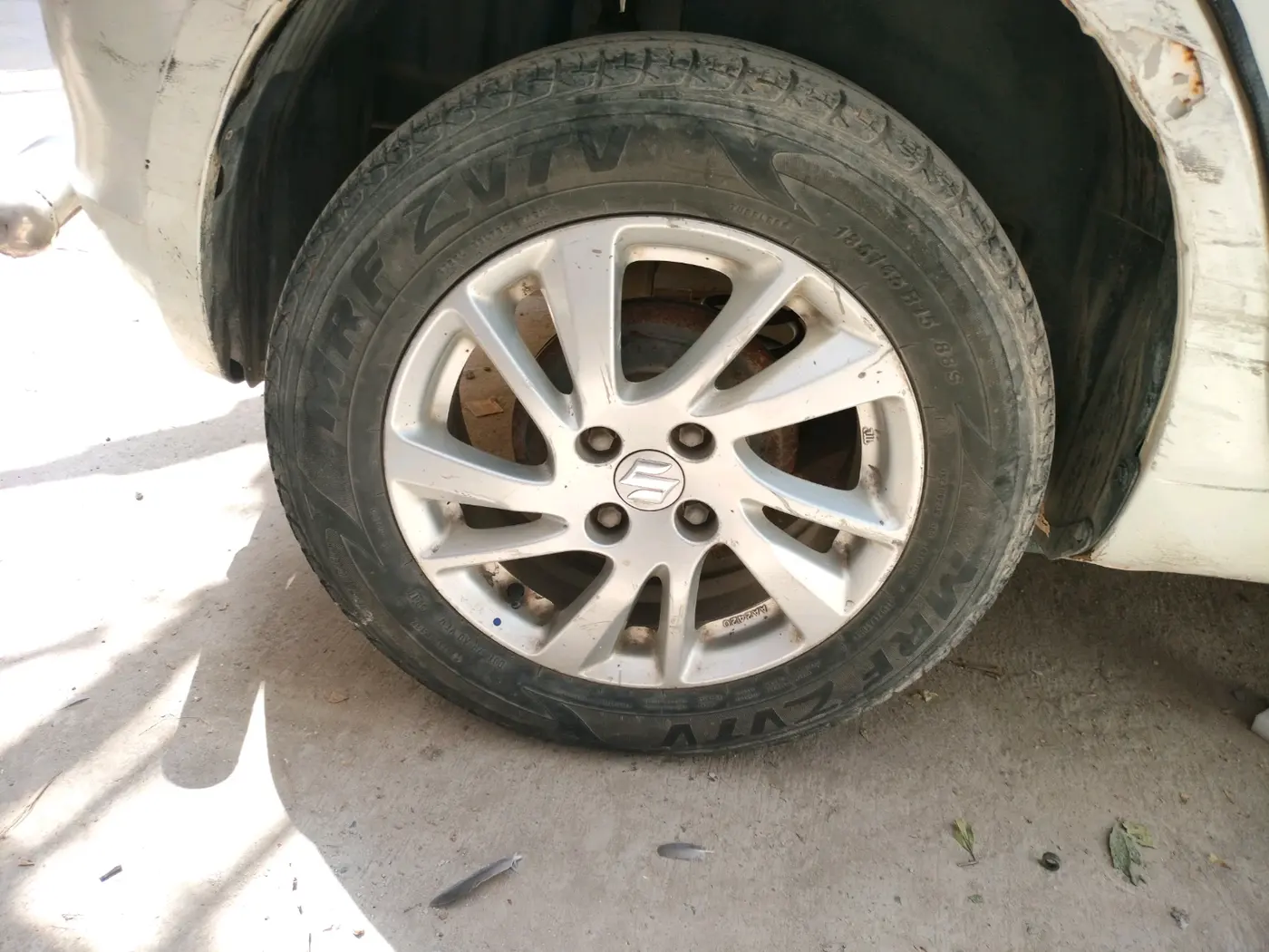 2012 Maruti Swift ZXI, Petrol, Manual, 73,588 km, tyre