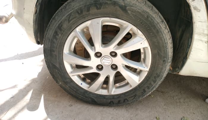 2012 Maruti Swift ZXI, Petrol, Manual, 73,588 km, tyre