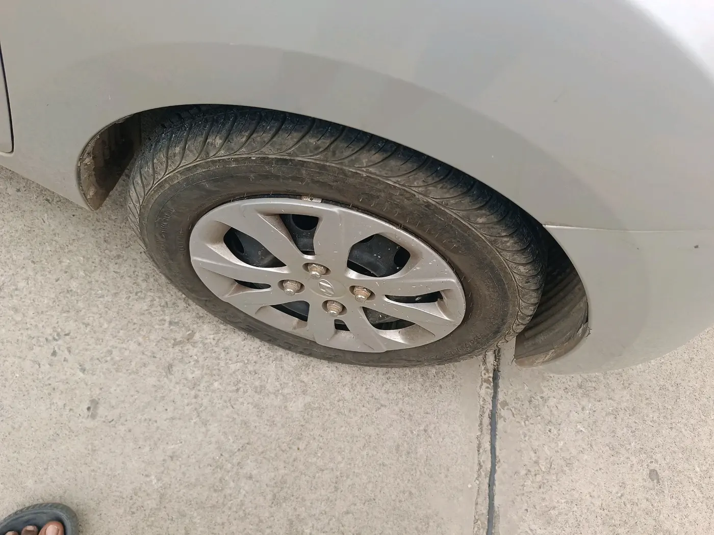 2015 Hyundai Eon MAGNA +, Petrol, Manual, 18,389 km, tyre