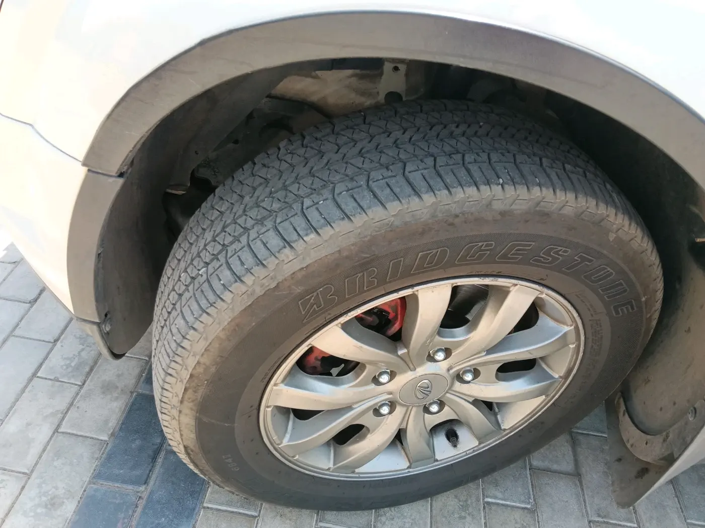 2017 Mahindra XUV500 W10, Diesel, Manual, 1,75,580 km, tyre
