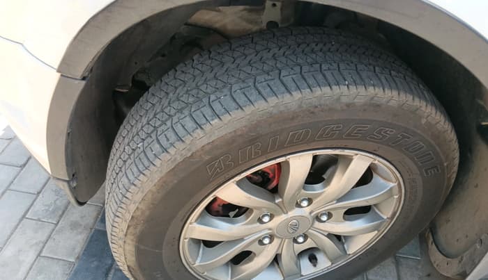 2017 Mahindra XUV500 W10, Diesel, Manual, 1,75,580 km, tyre
