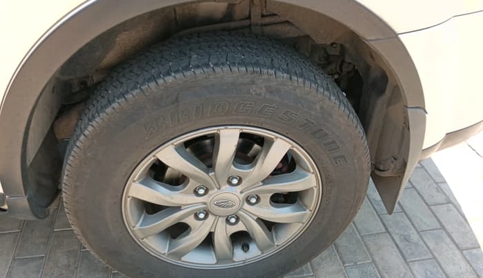 2017 Mahindra XUV500 W10, Diesel, Manual, 1,75,580 km, tyre