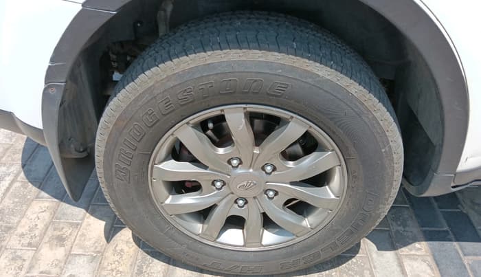 2017 Mahindra XUV500 W10, Diesel, Manual, 1,75,580 km, tyre