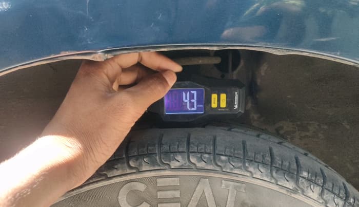 2011 Maruti Alto LXI CNG, CNG, Manual, 1,23,691 km, tyre