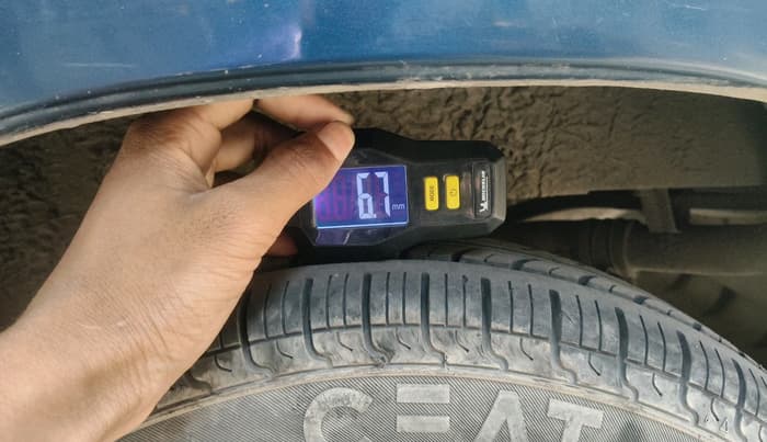 2011 Maruti Alto LXI CNG, CNG, Manual, 1,23,691 km, tyre