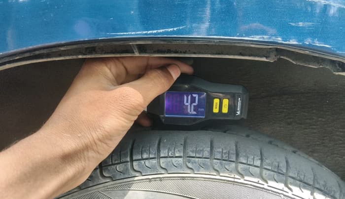2011 Maruti Alto LXI CNG, CNG, Manual, 1,23,691 km, tyre