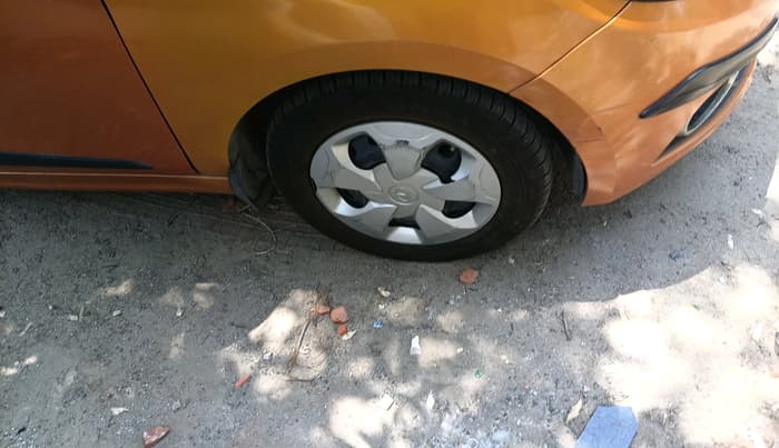 2016 Tata Tiago XZ PETROL, CNG, Manual, 1,67,867 km, tyre