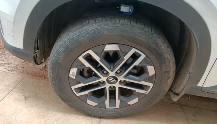 2022 Hyundai VENUE SX (O) 1.5 CRDI, Diesel, Manual, 55,717 km, tyre