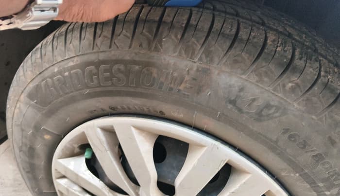 2018 Maruti Dzire VXI AMT, Petrol, Automatic, 75,565 km, tyre