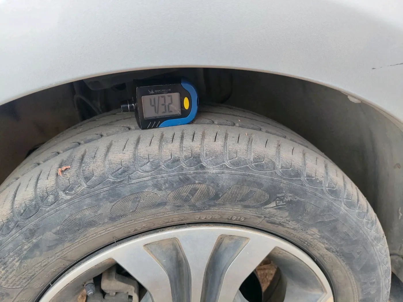 2019 Tata Tiago XZA PETROL, Petrol, Automatic, 24,567 km, tyre