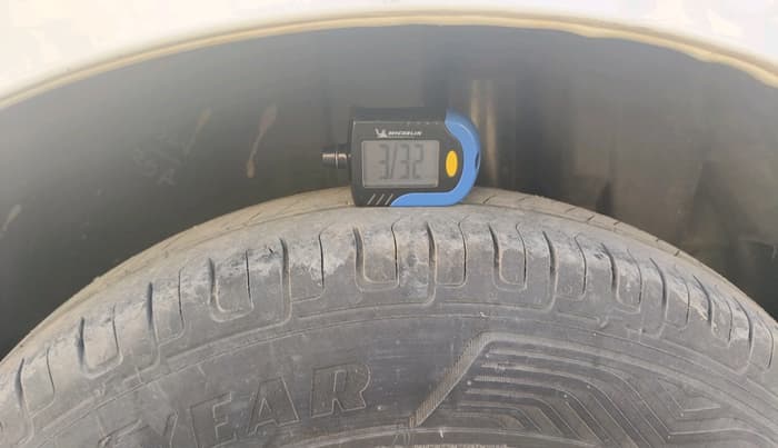2017 Maruti Swift VXI, Petrol, Manual, 70,680 km, tyre