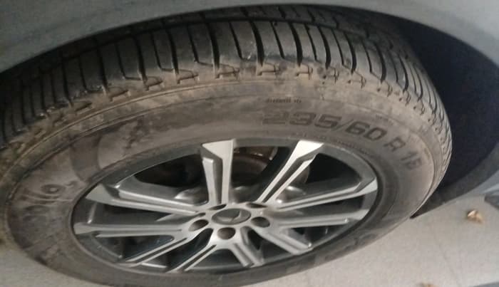 2022 Mahindra XUV700 AX 7 P AT 7 STR, Petrol, Automatic, 80,789 km, tyre