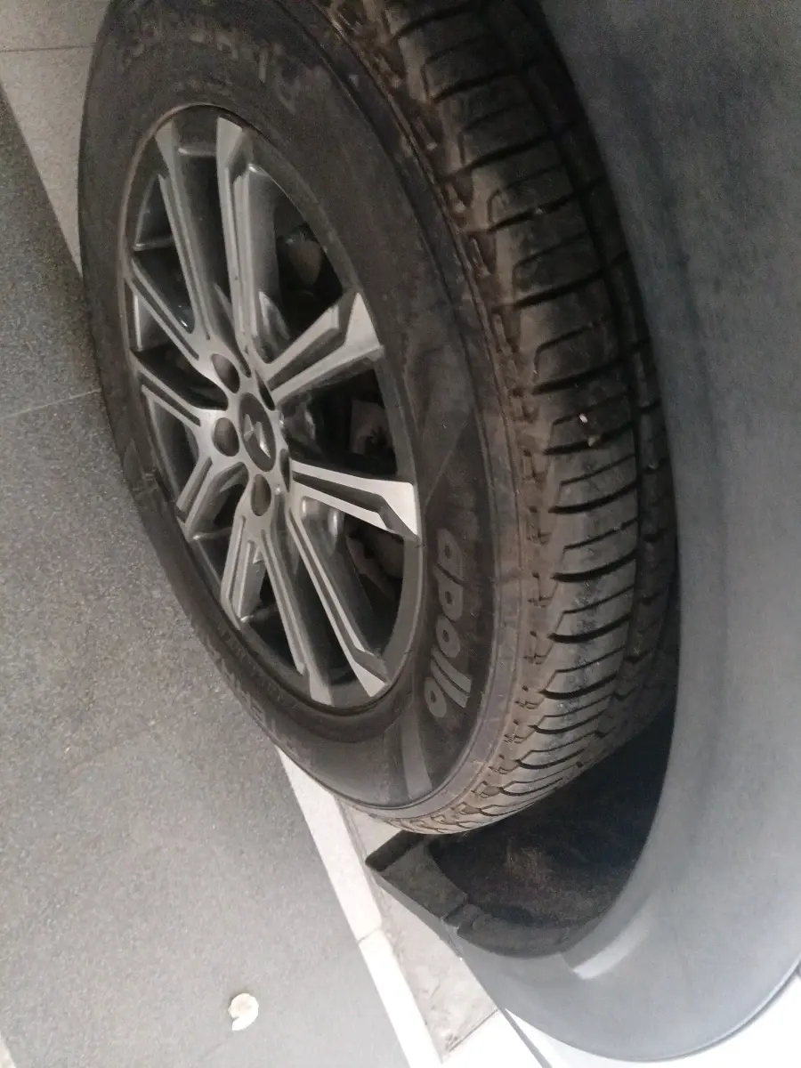 2022 Mahindra XUV700 AX 7 P AT 7 STR, Petrol, Automatic, 80,789 km, tyre