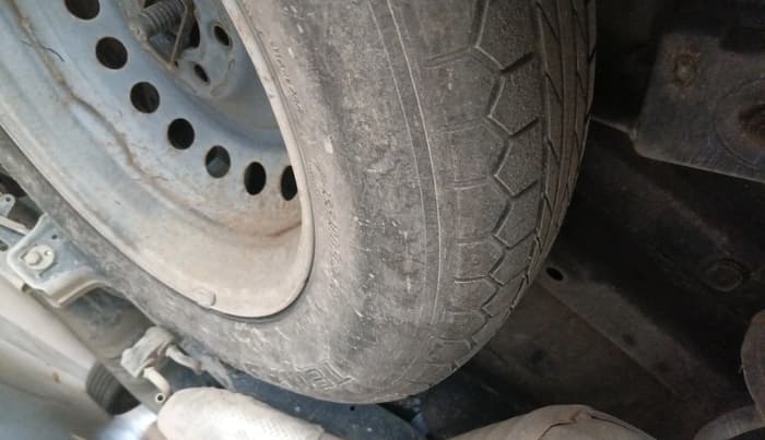 2022 Mahindra XUV700 AX 7 P AT 7 STR, Petrol, Automatic, 80,789 km, tyre