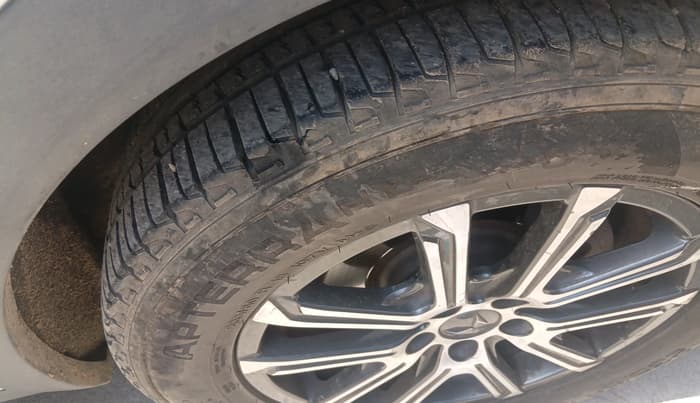 2022 Mahindra XUV700 AX 7 P AT 7 STR, Petrol, Automatic, 80,789 km, tyre
