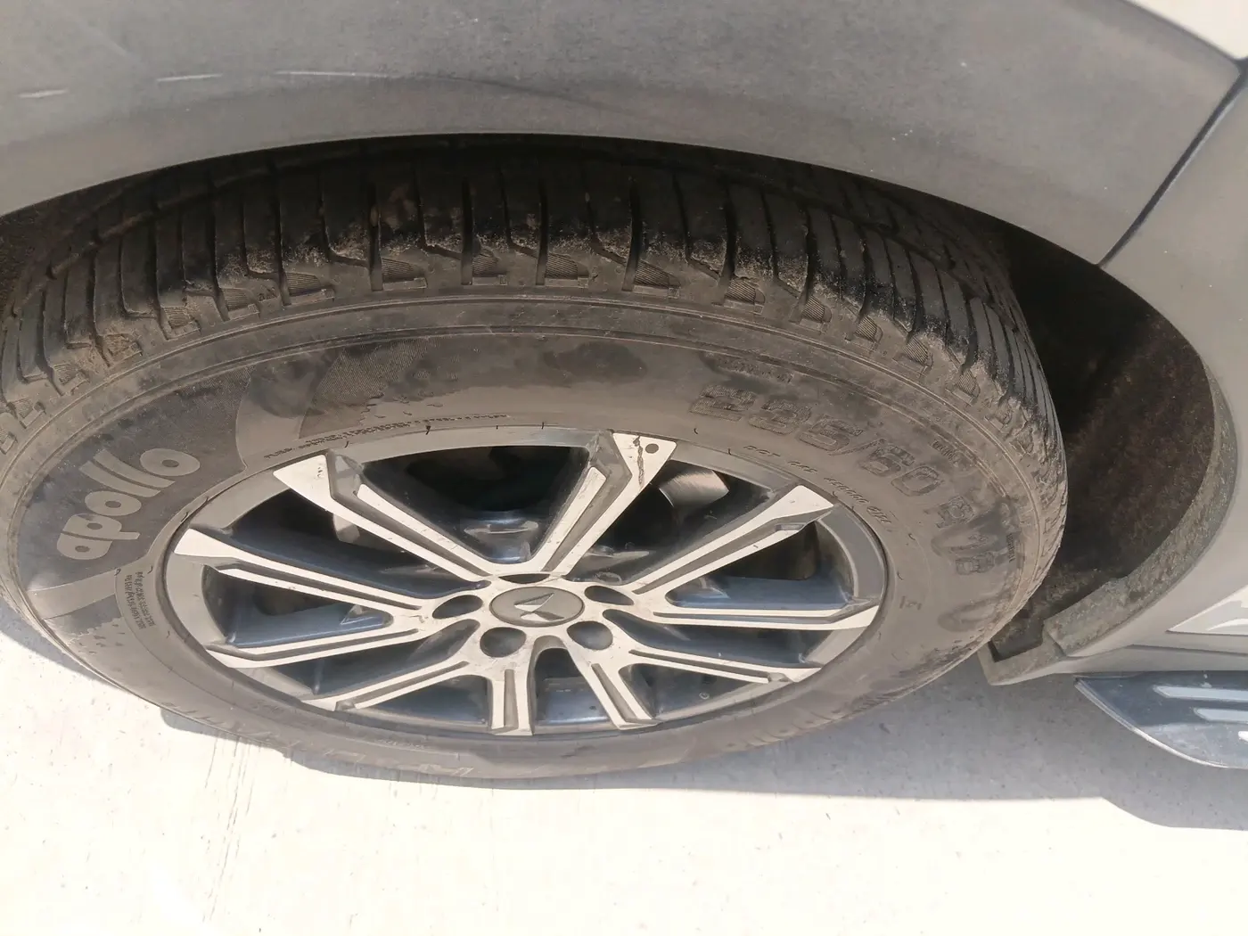 2022 Mahindra XUV700 AX 7 P AT 7 STR, Petrol, Automatic, 80,789 km, tyre
