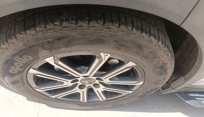 2022 Mahindra XUV700 AX 7 P AT 7 STR, Petrol, Automatic, 80,789 km, tyre