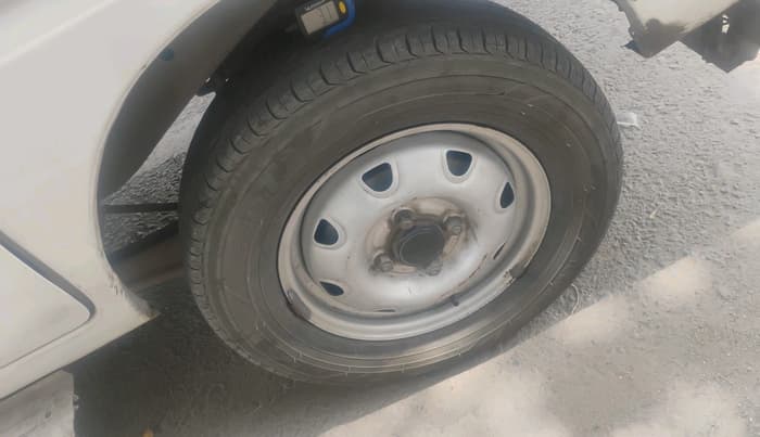 2015 Maruti Eeco 5 STR WITH A/C+HTR, CNG, Manual, 1,26,377 km, tyre