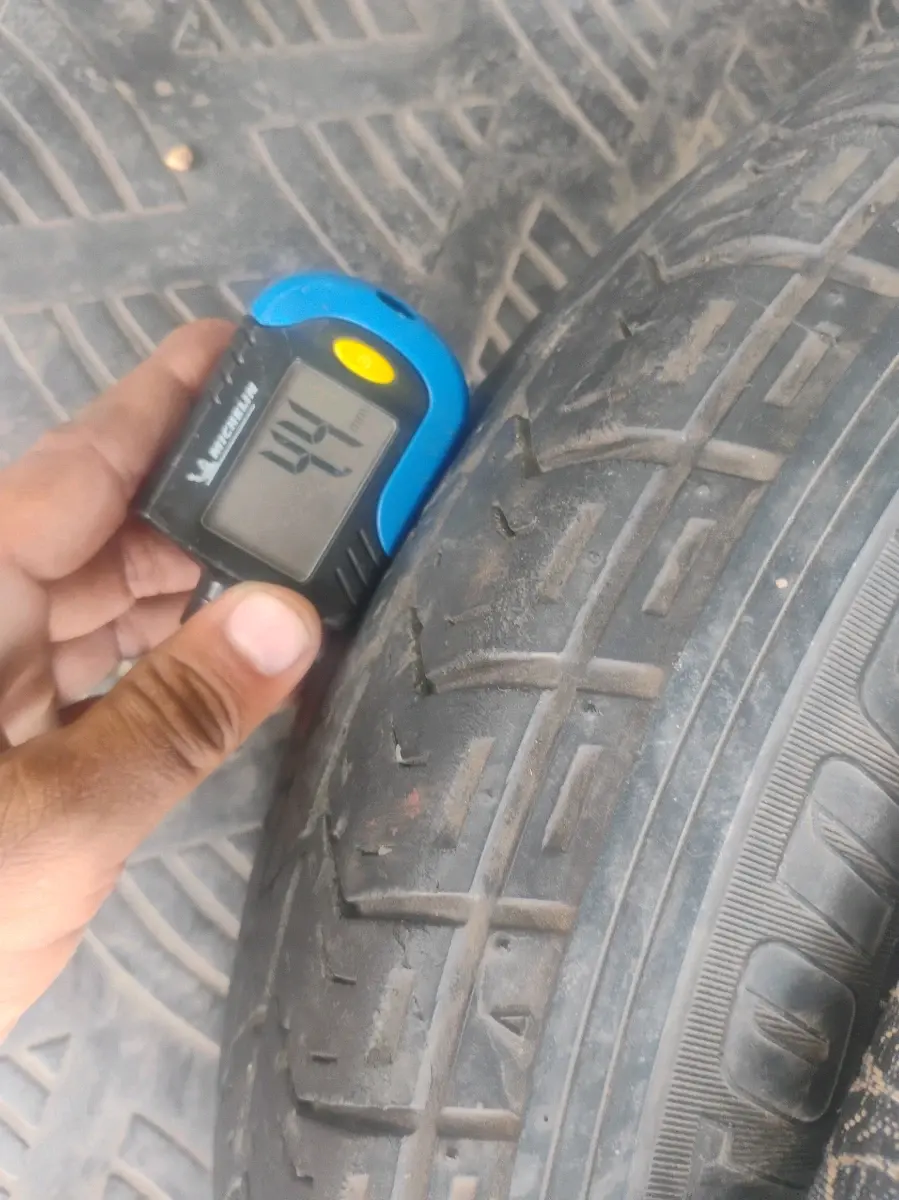 2015 Maruti Eeco 5 STR WITH A/C+HTR, CNG, Manual, 1,26,377 km, tyre
