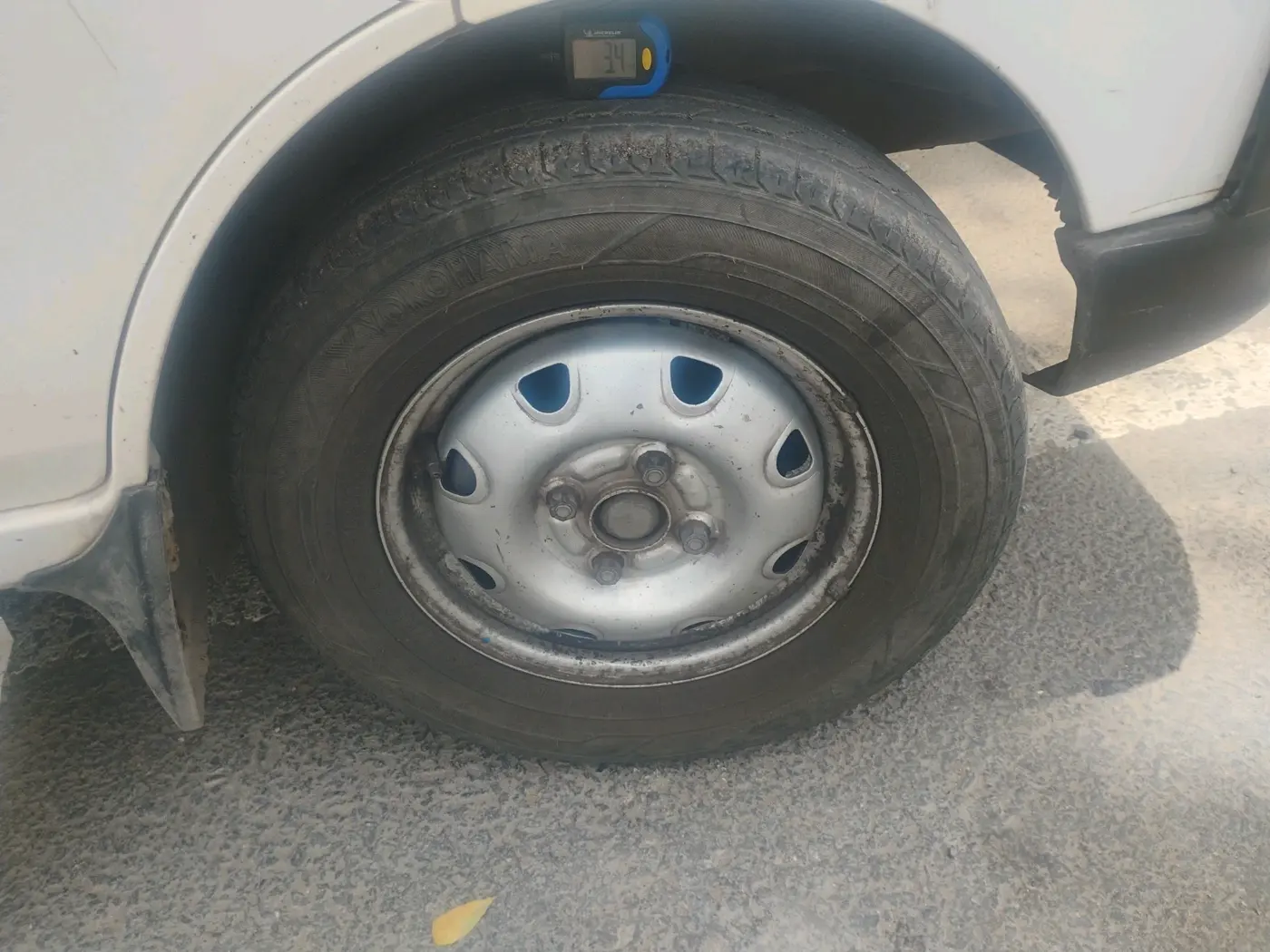 2015 Maruti Eeco 5 STR WITH A/C+HTR, CNG, Manual, 1,26,377 km, tyre