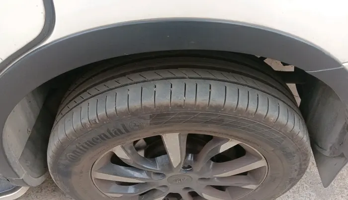 2018 Mahindra XUV500 W11, Diesel, Manual, 1,19,649 km, tyre