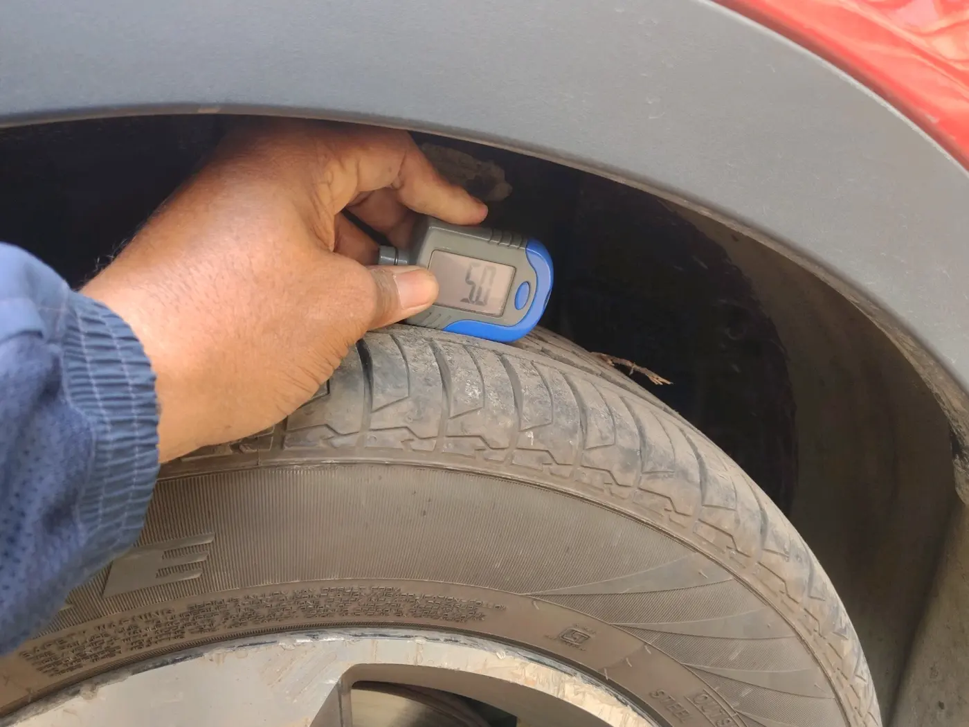 2017 Tata NEXON XZ PLUS PETROL, Petrol, Manual, 1,15,978 km, tyre