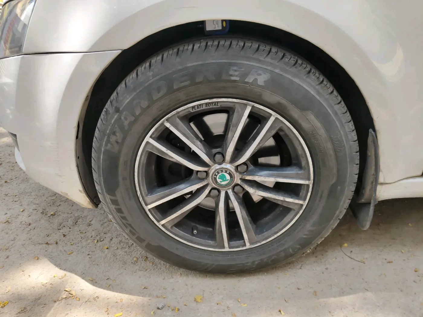 2017 Skoda Octavia STYLE PLUS AT 1.8 TSI, Petrol, Automatic, 1,14,024 km, tyre