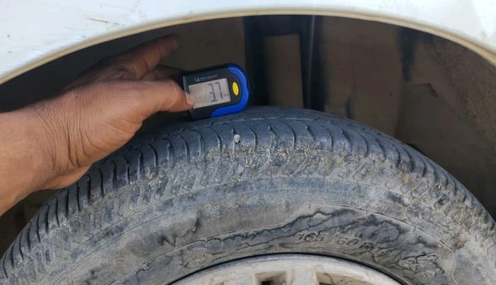 2016 Maruti Swift Dzire VXI, CNG, Manual, 1,00,656 km, tyre