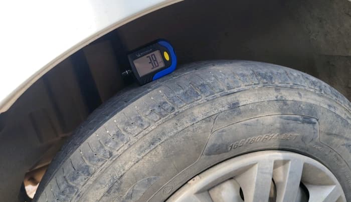 2016 Maruti Swift Dzire VXI, CNG, Manual, 1,00,656 km, tyre