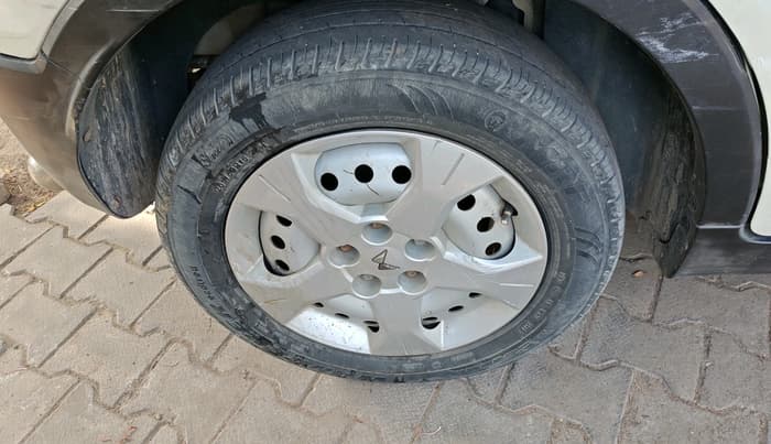 2019 Mahindra XUV300 W4 1.5 DIESEL, Diesel, Manual, 1,28,774 km, tyre