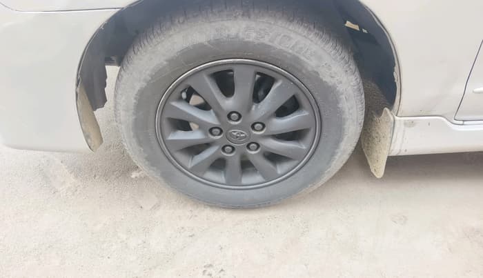 2014 Toyota Innova 2.5 VX 7 STR, Diesel, Manual, 2,30,500 km, tyre
